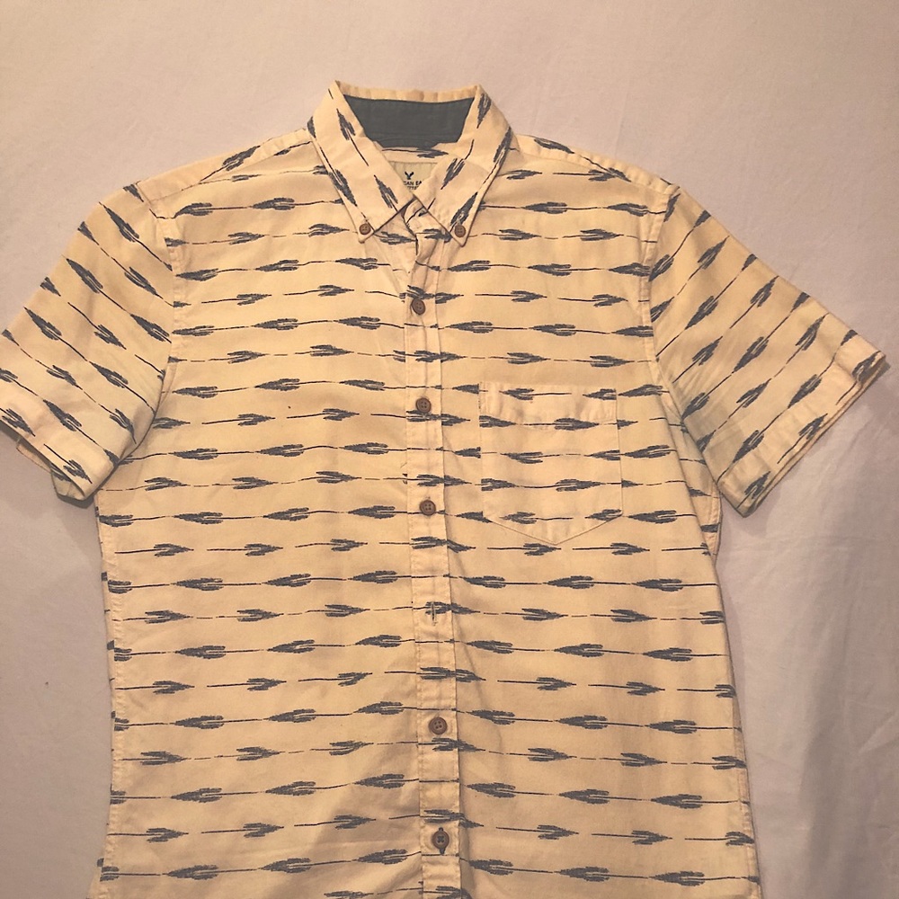 American Eagle Short Sleeve Button-up Shirt 🦅